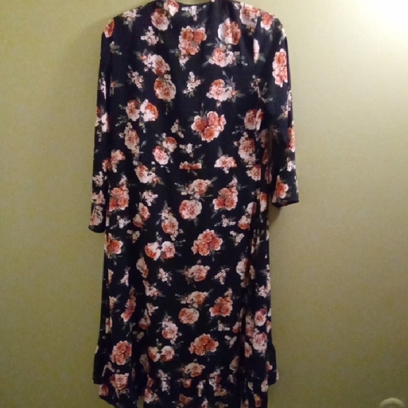 Womans 14 Target Black and Pink Robe Intimates & Sleepwear Floral Lightweight - Picture 4 of 4